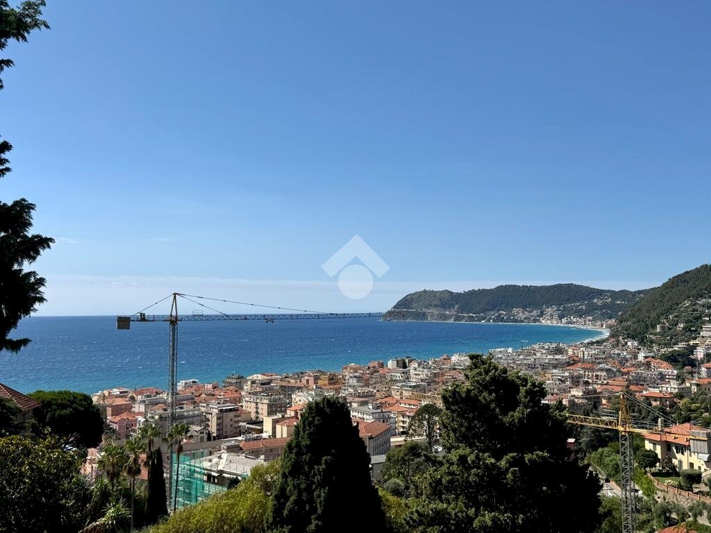 Three-room apartment Via Rangè, Alassio - photo 1