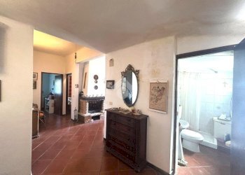 Portion of a house Via Grone, Serra Riccò - photo 38