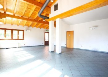 Negozio Via di mezzo levante, Calderara di Reno - foto 4