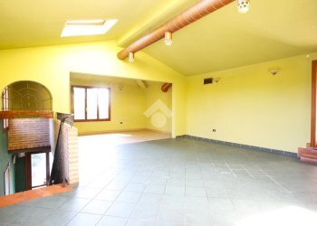 Negozio Via di mezzo levante, Calderara di Reno - foto 8