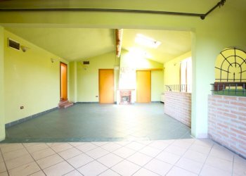 Negozio Via di mezzo levante, Calderara di Reno - foto 9