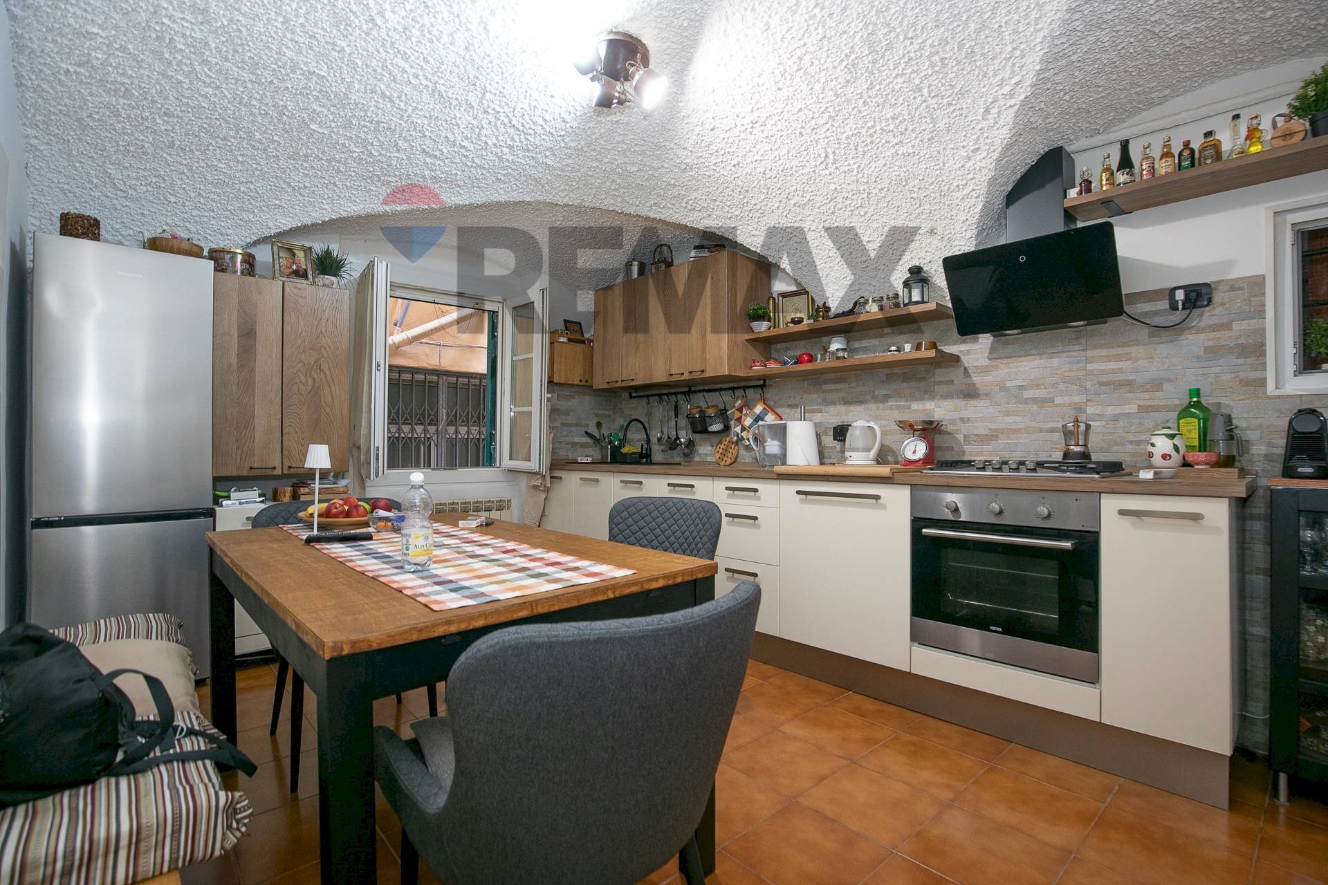 Trilocale Vico della Lepre, 7 
 Centro Storico, Genova (zona Centro Storico) - foto 1