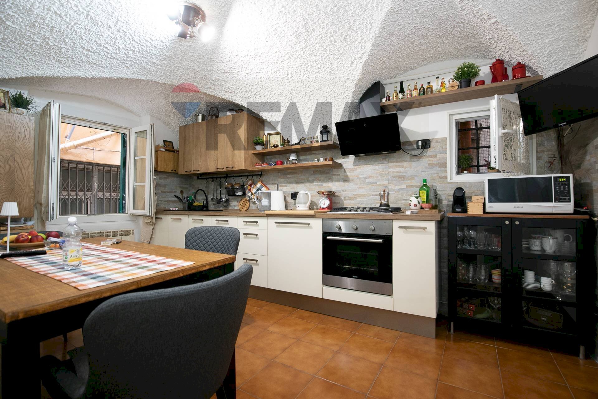 Trilocale Vico della Lepre, 7 
 Centro Storico, Genova (zona Centro Storico) - foto 3