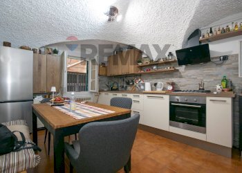 Trilocale Vico della Lepre, 7 
 Centro Storico, Genova (zona Centro Storico) - foto 1