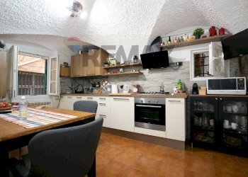 Trilocale Vico della Lepre, 7 
 Centro Storico, Genova (zona Centro Storico) - foto 3