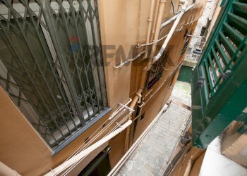 Trilocale Vico della Lepre, 7 
 Centro Storico, Genova (zona Centro Storico) - foto 42