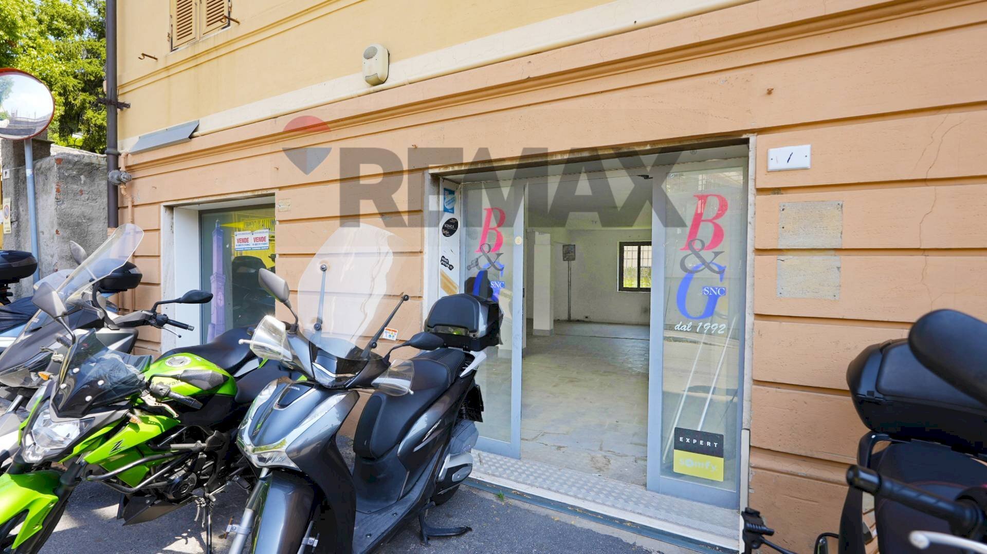 Locale Commerciale VIA LODI, 5-7-9 
 Staglieno, Genova (zona Staglieno) - foto 1
