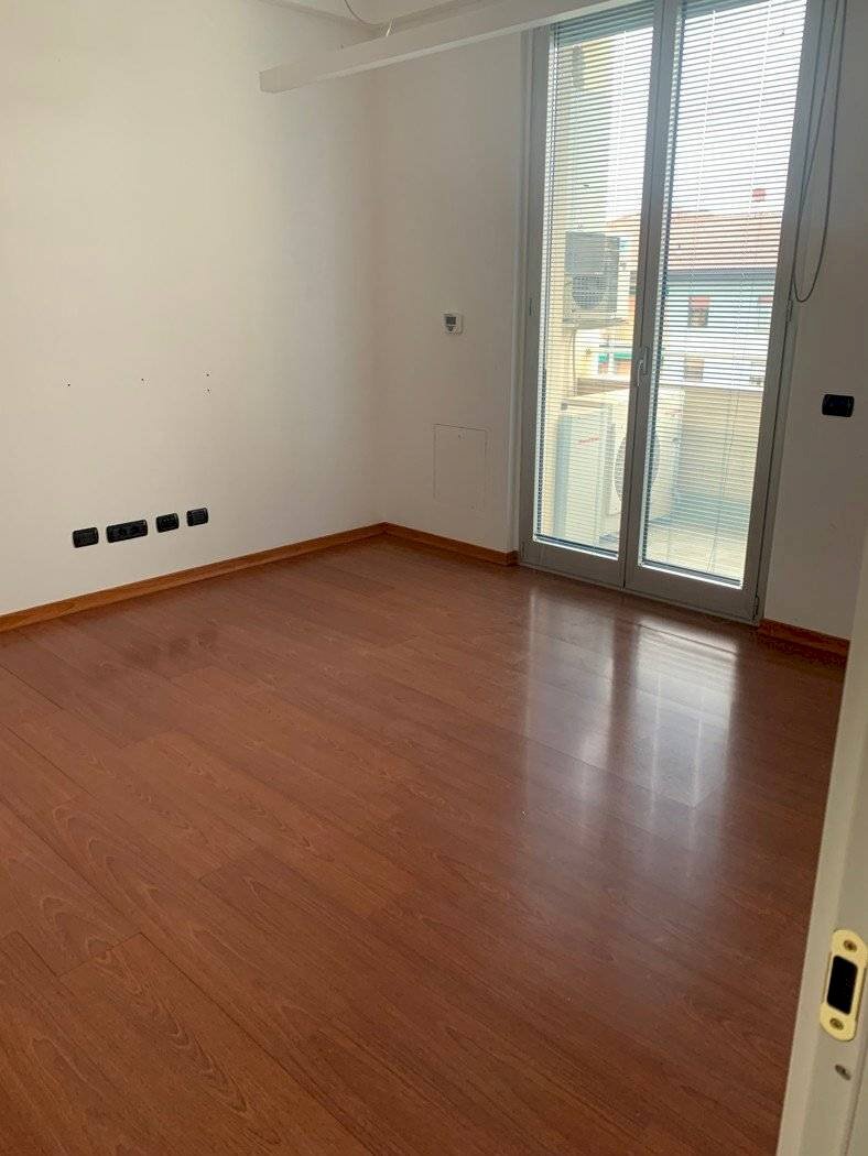 Office Cuneo - piazza Europa, 1, Cuneo (neighborhood Centro) - photo 2