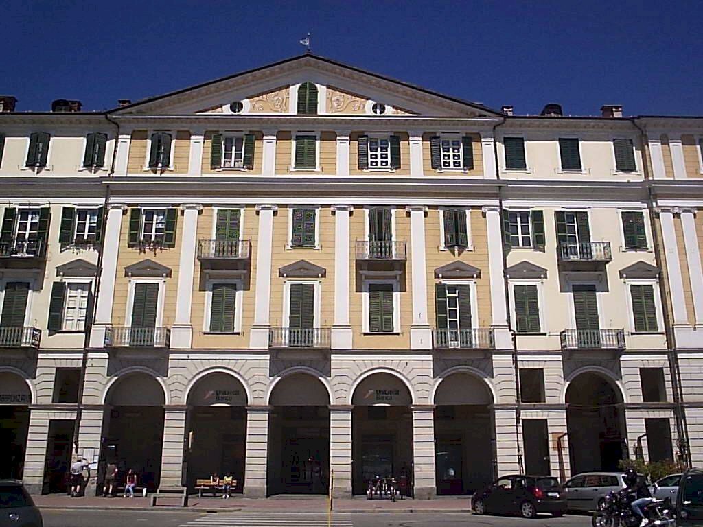 Locale Commerciale Piazza Tancredi Duccio Galimberti, Cuneo (zona Centro) - foto 2