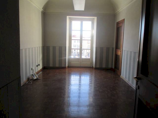 Office Piazza Tancredi Duccio Galimberti, Cuneo (neighborhood Centro) - photo 3