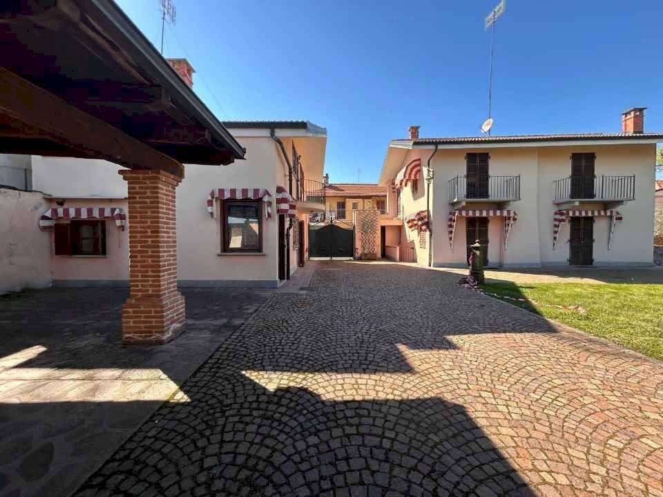 Single Family Villa Via della Ripa, hamlet Spinetta, Cuneo - photo 2