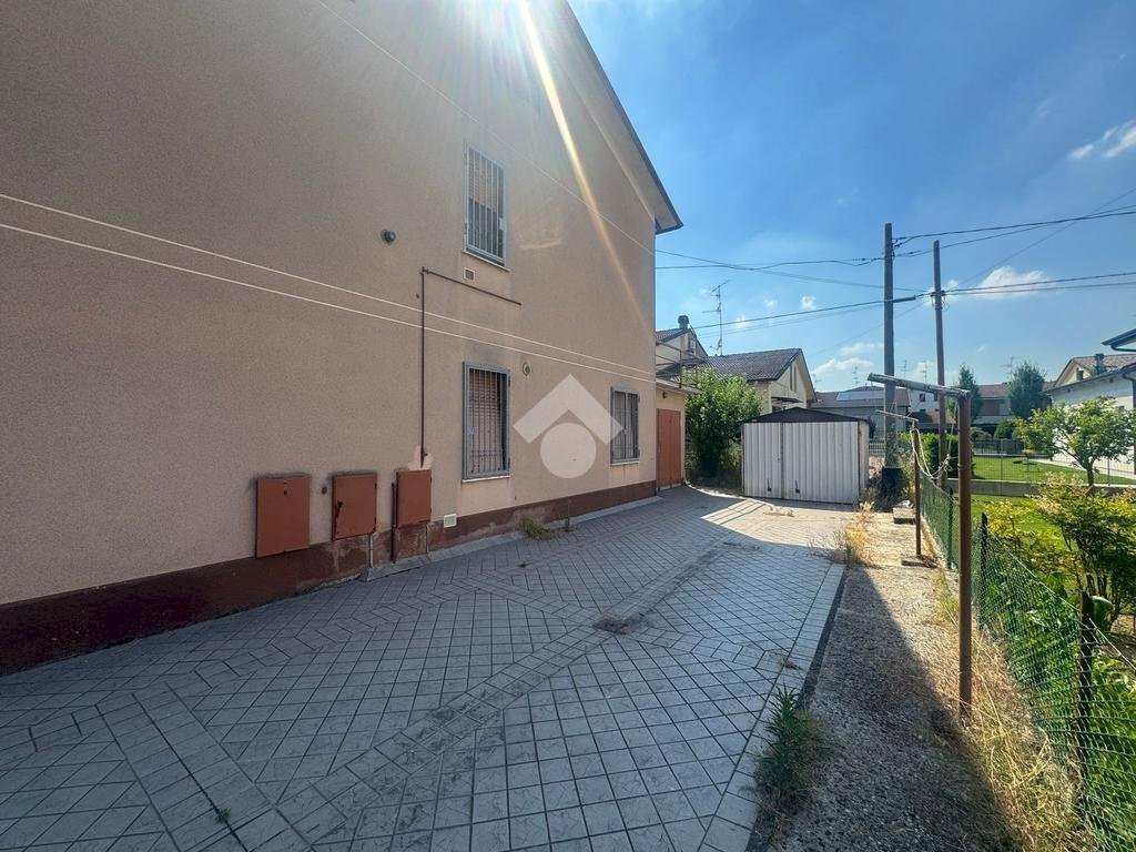 Appartamento Via Fucik, Castelnovo di Sotto - foto 2