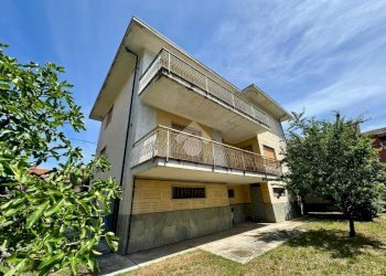 Villa Via del Santuario, Leini - photo 1