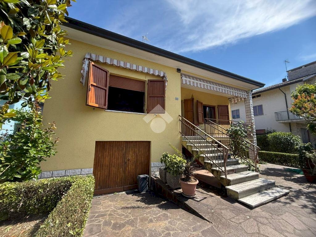 Villa Viale Genova, Riccione - foto 1