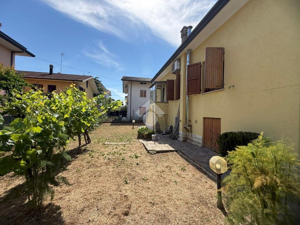 Villa Viale Genova, Riccione - foto 2