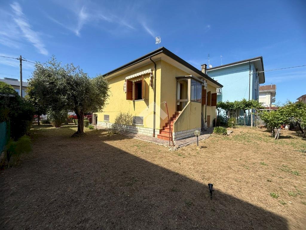 Villa Viale Genova, Riccione - foto 3