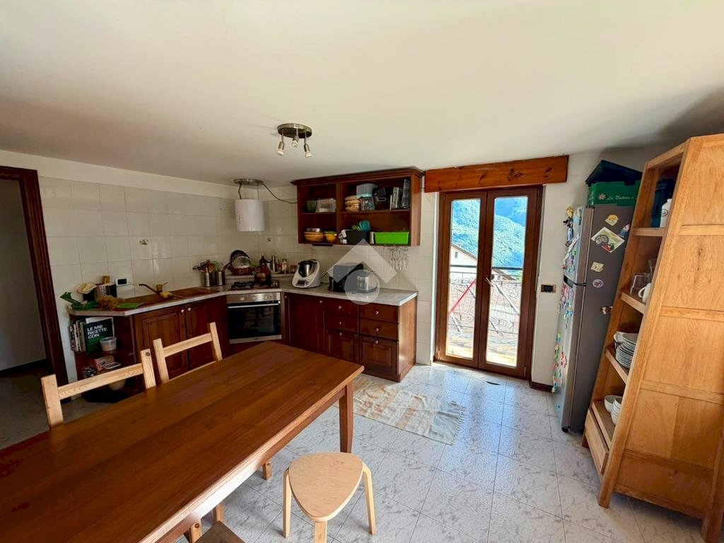 Four-room apartment Frazione Petit Fenis, Nus - photo 1