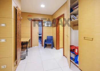 Hall / corridoio - Office Via De Vito Francesco
4, Bari - photo 28