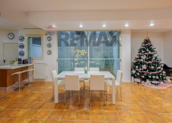 Sala da pranzo - Villa Via Napoli
 
170, Bari - foto 31