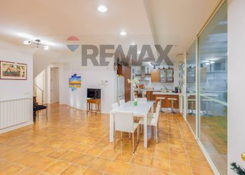 Sala da pranzo - Villa Via Napoli
 
170, Bari - foto 34