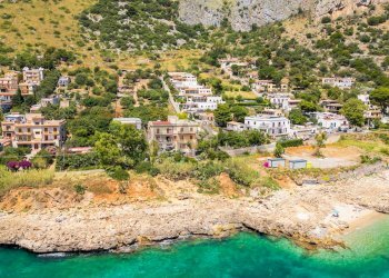 Vista dell\'acqua - Villa Lungomare Cristoforo Colombo
 
750, Palermo - foto 70