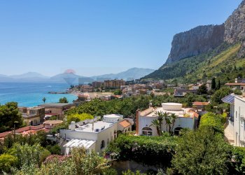 Vista delle montagne - Villa Lungomare Cristoforo Colombo
 
750, Palermo - foto 74