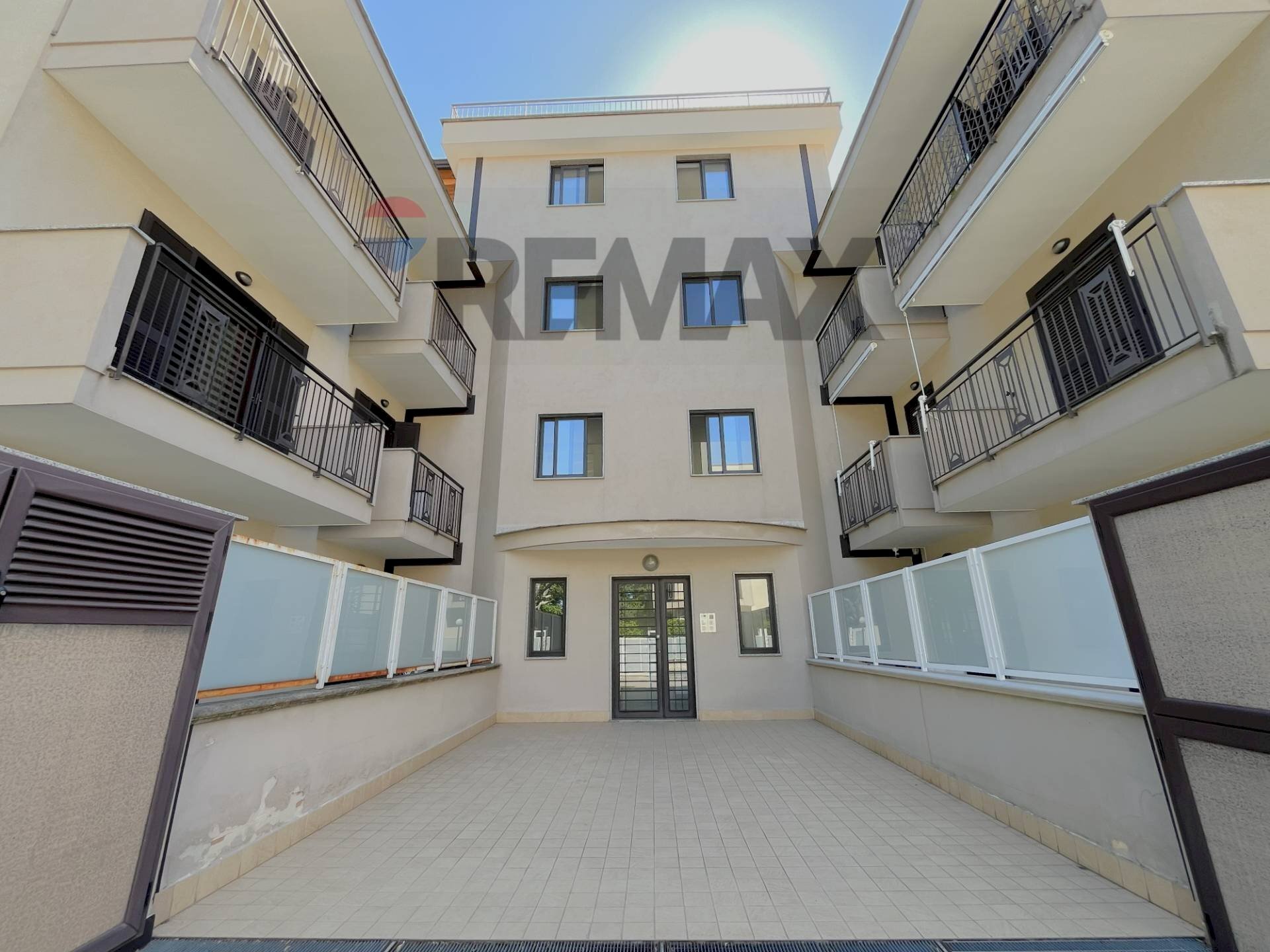 Edificio all\'aperto - Three-room apartment Via Nazionale delle Puglie
230, Nola - photo 2