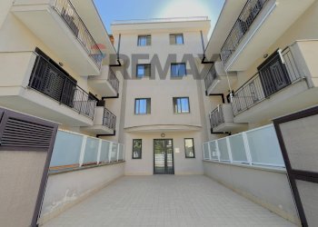 Edificio all\'aperto - Three-room apartment Via Nazionale delle Puglie
 
230, Nola - photo 2