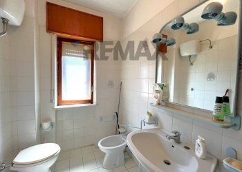 Bagno - Three-room apartment Via Aldo Moro
 
37, Calvizzano - photo 12