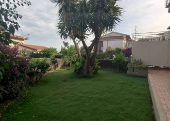 Giardino - Apartment Via Barriera Del Bosco
 
12, Sant'Agata Li Battiati - photo 1
