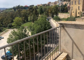 Balcone - Casa semi indipendente Via Duca degli Abruzzi
 
5, Caltagirone - foto 5