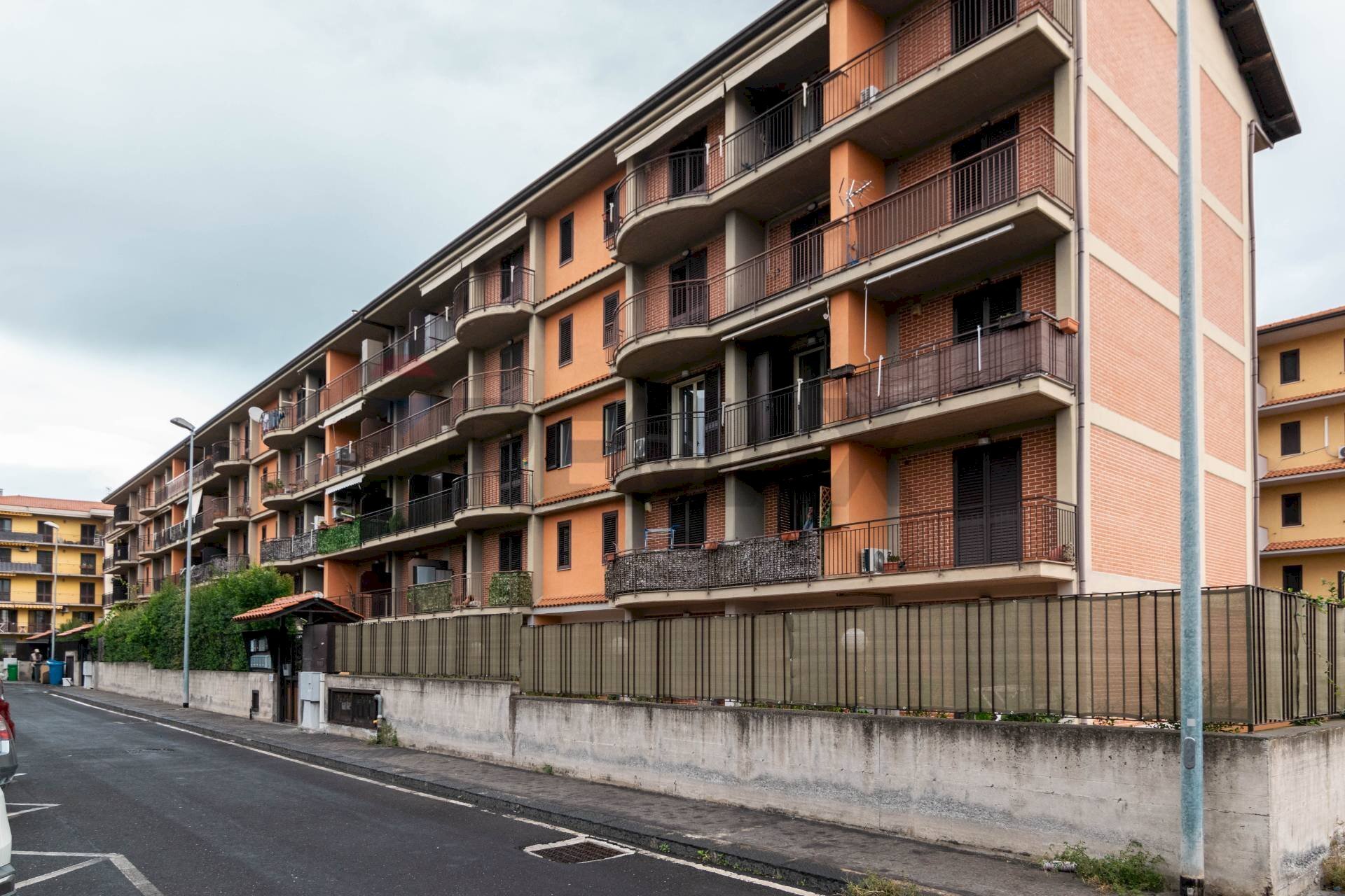 Edificio all\'aperto - Quadrilocale Via Emanuele Macrì
 
4, Acireale - foto 1
