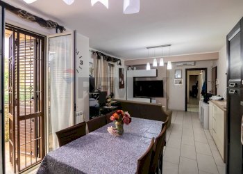 Sala da pranzo - Quadrilocale Via Emanuele Macrì
 
4, Acireale - foto 16