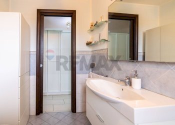 Bagno - Quadrilocale Via Emanuele Macrì
 
4, Acireale - foto 22
