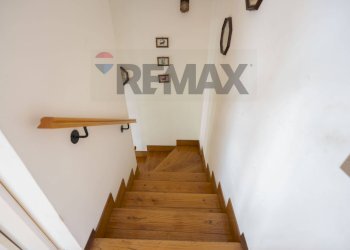 Scale - Independent house Via Pintura del braccio
 
62, Recanati - photo 19