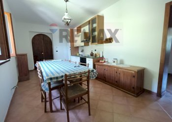 Sala da pranzo - Casa indipendente Gavelli
 
Snc, Sant'Anatolia di Narco - foto 9