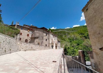 Edificio all\'aperto - Bilocale Gavelli
 
Snc, Sant'Anatolia di Narco - foto 18