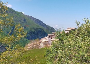 Vista delle montagne - Bilocale Gavelli
 
Snc, Sant'Anatolia di Narco - foto 19