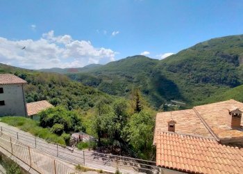 Vista delle montagne - Bilocale Gavelli
 
Snc, Sant'Anatolia di Narco - foto 31