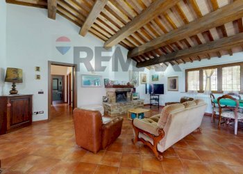 Sala da pranzo - Villa Via Cinque Cerri
 
92, Bettona - foto 7