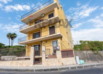 Edificio all\'aperto - Appartamento Circonvallazione Russo Basile
 
53, Aci Catena - foto 3