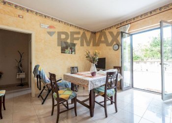 Sala da pranzo - Appartamento Circonvallazione Russo Basile
 
53, Aci Catena - foto 19