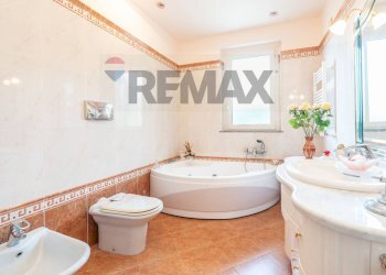 Bagno - Appartamento Circonvallazione Russo Basile
 
53, Aci Catena - foto 22