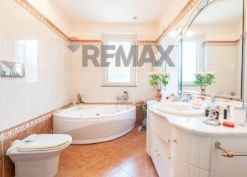 Bagno - Appartamento Circonvallazione Russo Basile
 
53, Aci Catena - foto 23
