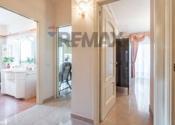 Hall / corridoio - Appartamento Circonvallazione Russo Basile
 
53, Aci Catena - foto 29