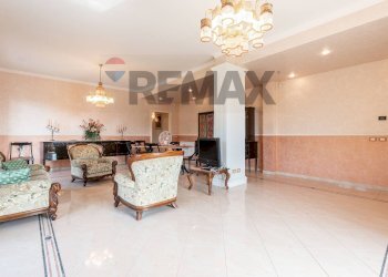 Soggiorno - Appartamento Circonvallazione Russo Basile
 
53, Aci Catena - foto 36