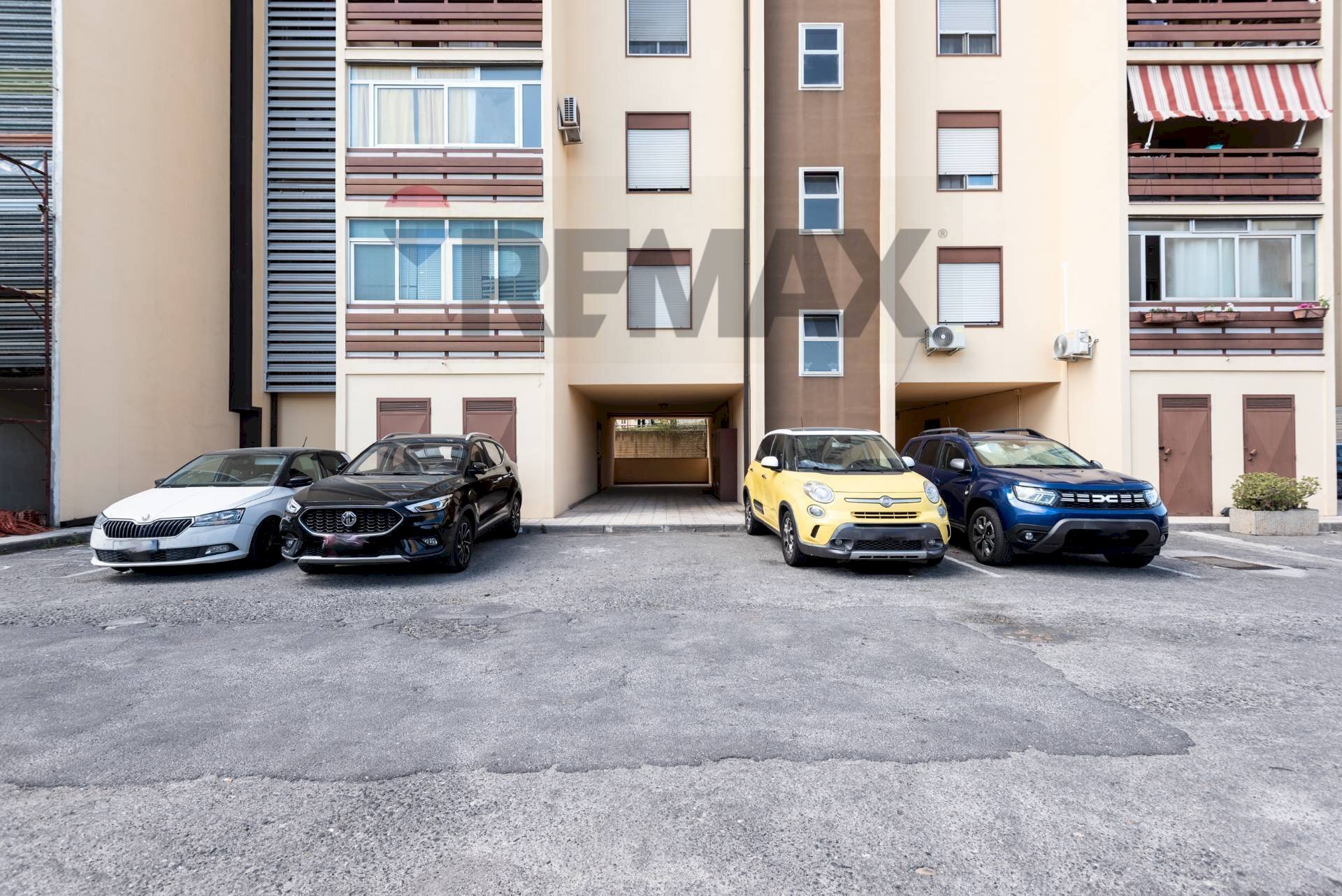 Edificio all\'aperto - Quadrilocale viale castagnola
17, Catania - foto 3
