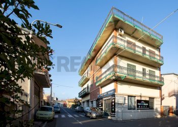 Edificio all\'aperto - Quadrilocale VIa Roma
 
11, San Pietro Clarenza - foto 3