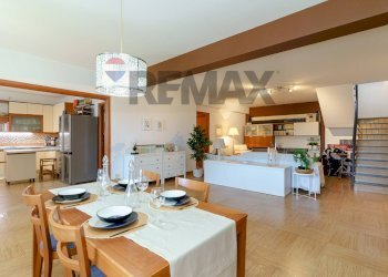 Sala da pranzo - Villa VIA DEI GELSOMINI
 
16A, Pedara - foto 4
