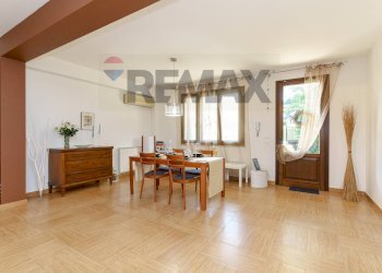 Sala da pranzo - Villa VIA DEI GELSOMINI
 
16A, Pedara - foto 6